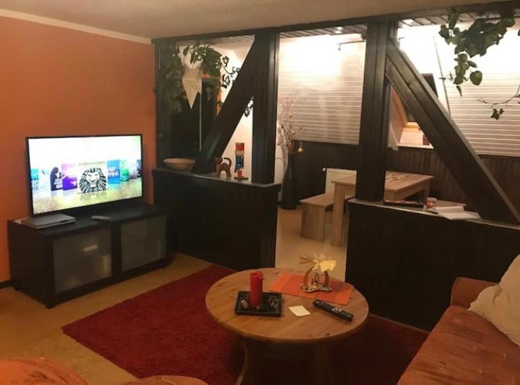 Gemuetliche 3 Raum Wohnung Im Dachgeschoss エーレンフリーデルスドルフ エクステリア 写真